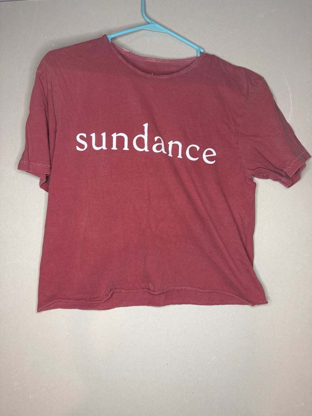 Sundance Cropped T-Shirt Size Medium Red Graphic Short Sleeve